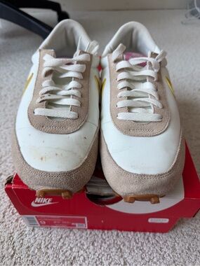 Nike White Beige Trainers with Yellow Swoosh